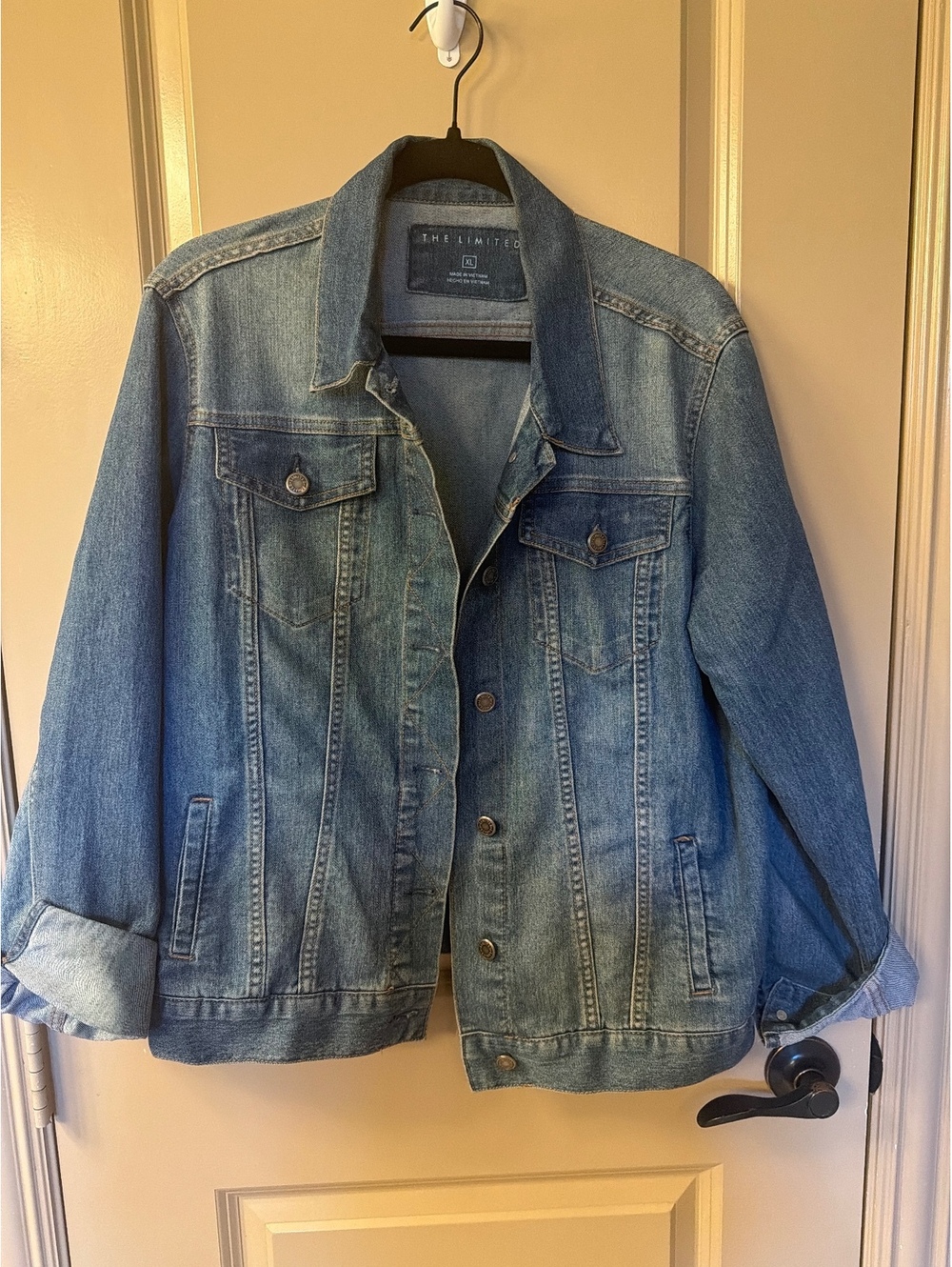 Vintage 1990’s The Limited Women's XL Denim Jacket Light Wash Classic Style
